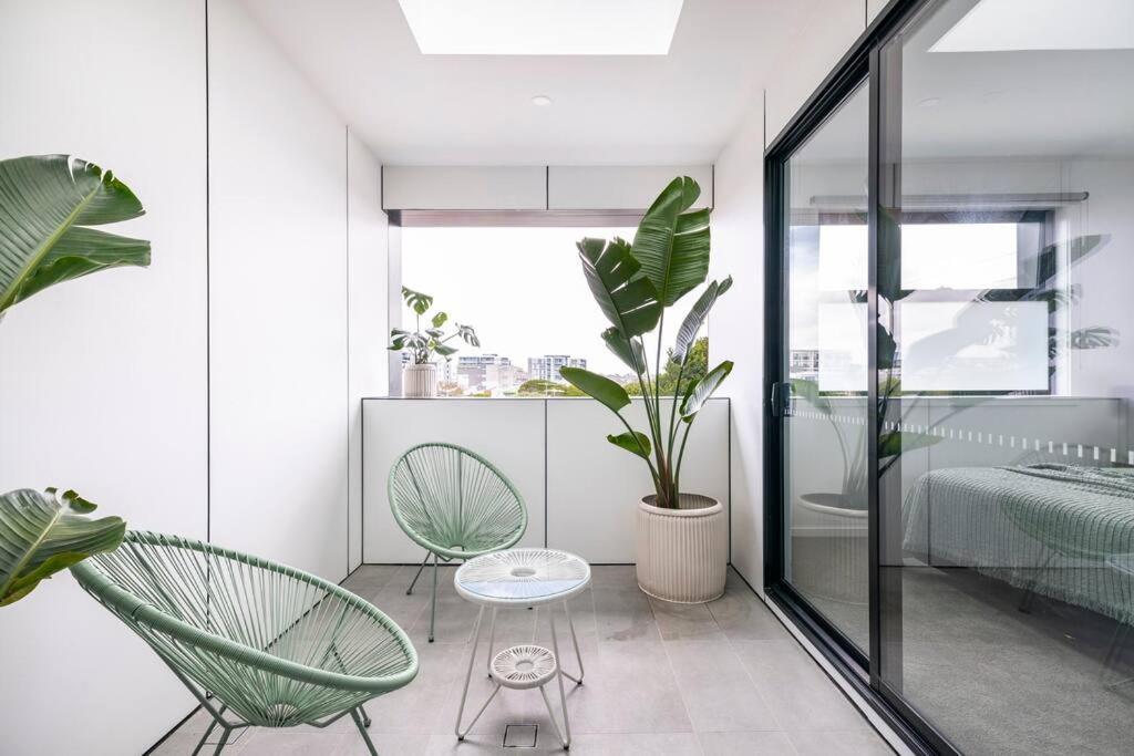 3 Bedroomtownhouse-free Parking * Melbourne