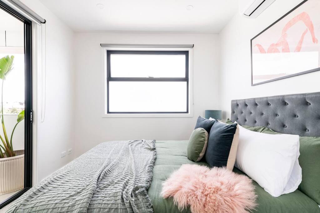 3 Bedroomtownhouse-free Parking *