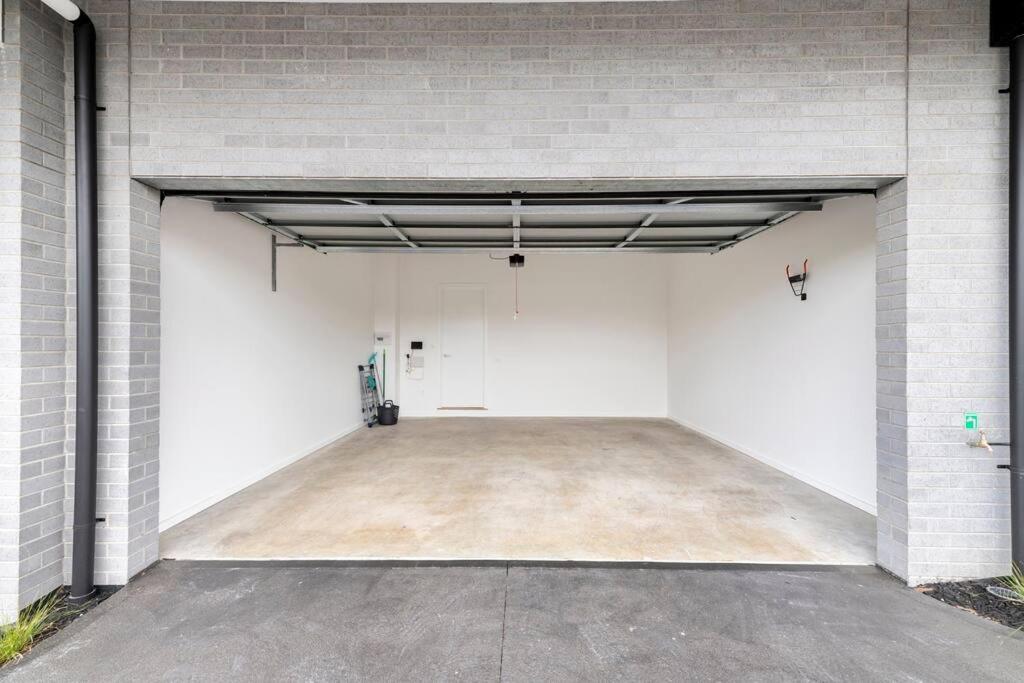 3 Bedroomtownhouse-free Parking *